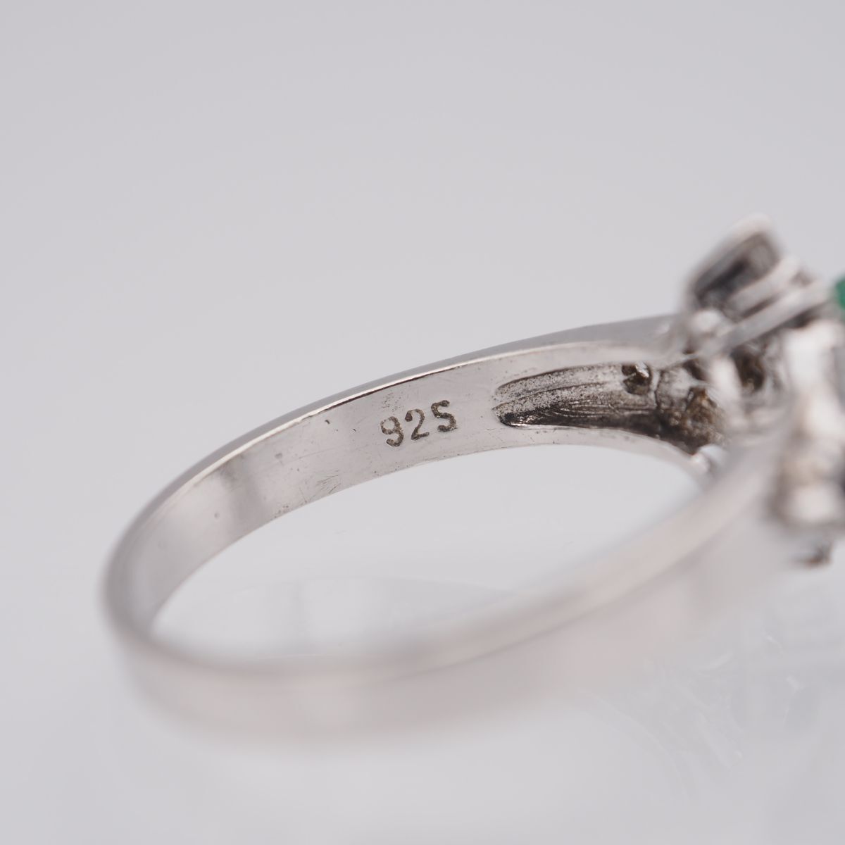 平成レトロ ヴィンテージ 銀 SILVER 925刻印 エメラルド パヴェリング X044 エメラルド? 925刻印 リング デザイン シルバー 指輪 14-15号