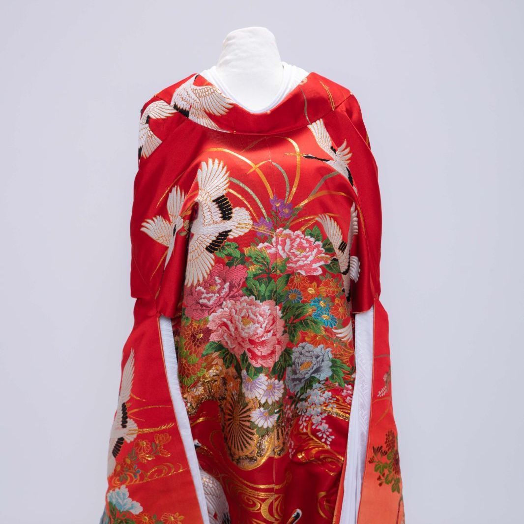 赤地系鶴豪華刺繍 色打掛 2 色打掛 婚礼用 赤 緑 金彩 鶴柄 御所車 花 