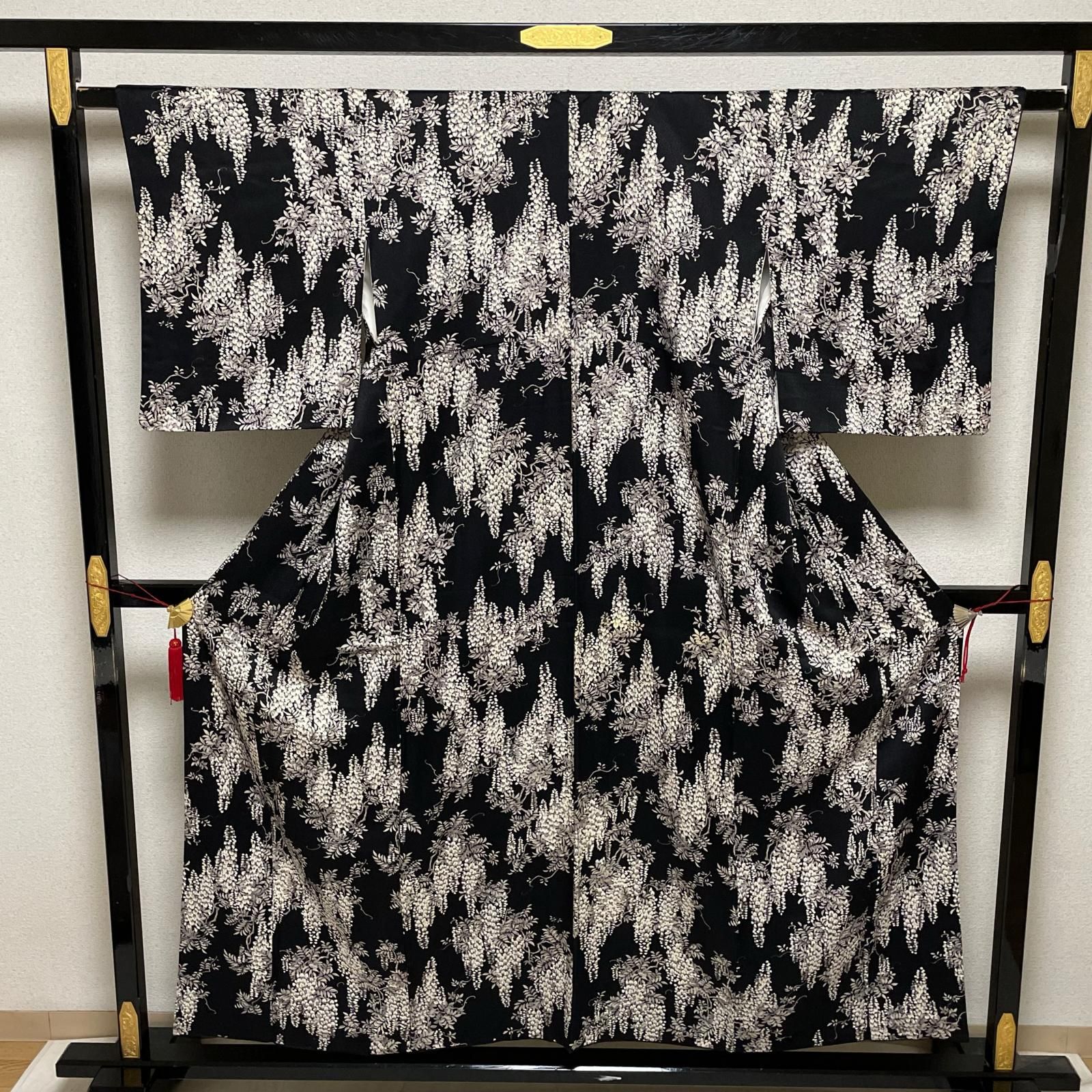 小紋 黒地 美しい藤の花 着物 正絹 X-2588