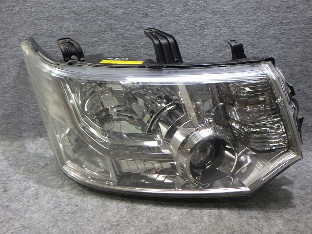 デリカD5 ヘッドライト 左右 HID CV 前期 100-87918 9301D291 ジャンク