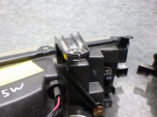 デリカD5 ヘッドライト 左右 HID CV 前期 100-87918 9301D291 ジャンク