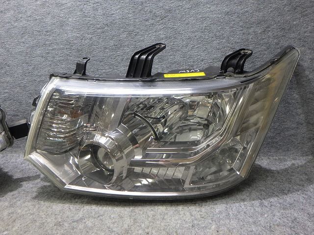 デリカD5 ヘッドライト 左右 HID CV 前期 100-87918 9301D291 ジャンク