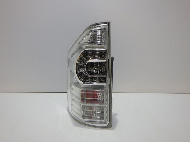 70系ヴォクシー 左テール ZRR70/75 後期 28-220 キラメキ 81560-28570 コーティング 260522063