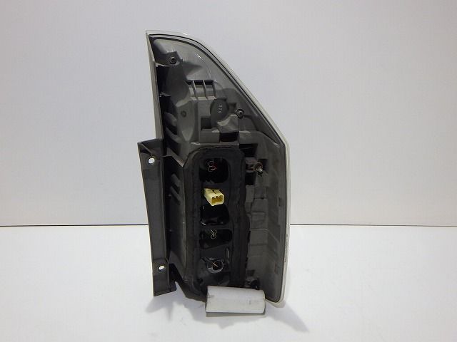 70系ヴォクシー 左テール ZRR70/75 後期 28-220 キラメキ 81560-28570 コーティング 260522063