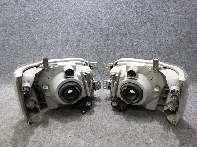 ハイゼット ヘッドライト 左右 ハロゲン S330V S331V レベ付 100-51771 81110-B5060 260522031 ハイゼット ヘッドライト 左右 ハロゲン S330V S331V レベ付 100-51771 81110-B5060 260522031