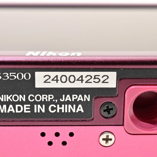 ＜並品＞ Nikon COOLPIX S3500 ストロベリーピンク S3500PK｜光学7倍ズーム｜2005万画素｜コンパクトデジタルカメラ｜動作良好｜バッテリー室蓋に隙間あり｜元箱・SDカード付属