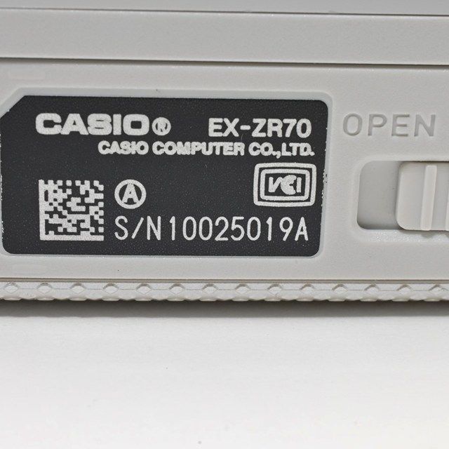 ＜美品＞ CASIO EXILIM EX-ZR70WE ホワイト｜自分撮り対応コンパクトデジタルカメラ｜チルト液晶｜メイクアップ＆セルフィーアート｜動作良好｜16GBカード・ポーチ付属｜極上美品