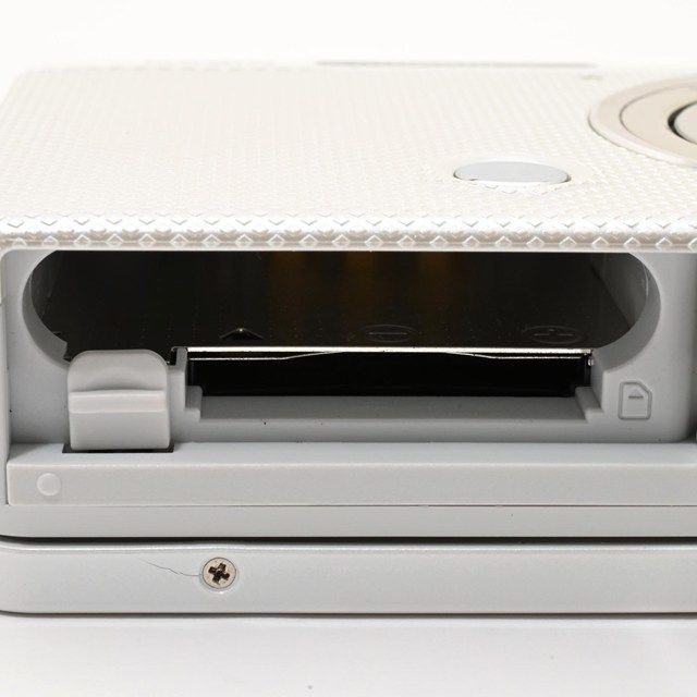 ＜美品＞ CASIO EXILIM EX-ZR70WE ホワイト｜自分撮り対応コンパクトデジタルカメラ｜チルト液晶｜メイクアップ＆セルフィーアート｜動作良好｜16GBカード・ポーチ付属｜極上美品