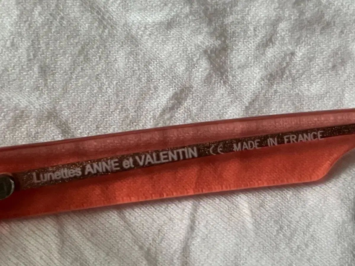anne et valentinメガネ