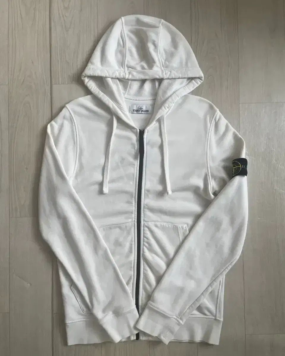 STONE ISLAND フード ジップアップ 56,158円