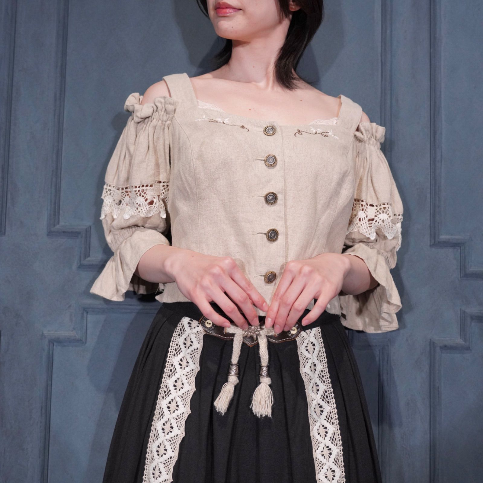 EU VINTAGE LANDHAUS C&A NATURALLY LACE EMBROIDERY TYROLEAN LINEN OFF SHOULDER TOPS/ヨーロッパ古着レース刺繍デザインリネンチロリアンリネンオフショルダートップス