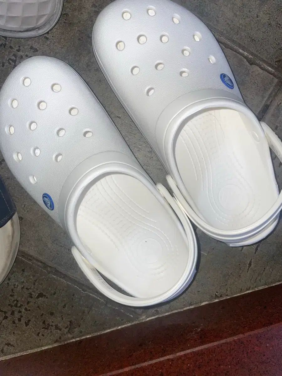 ほぼ新品のCrocs 240 正規品