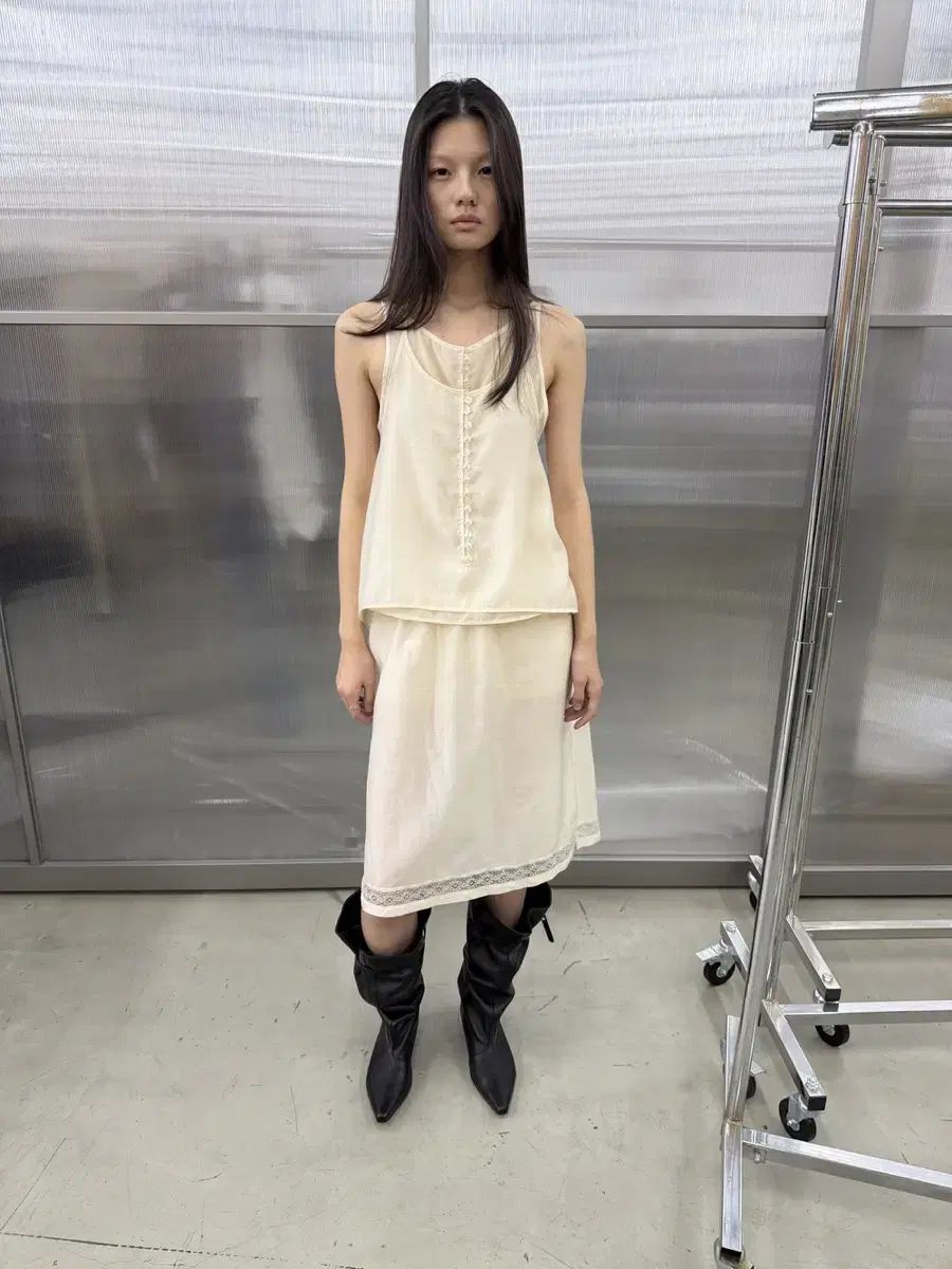 (新品) LOW CLASSIC ロウ クラシック シースルー ボタン ループ トップス クリーム