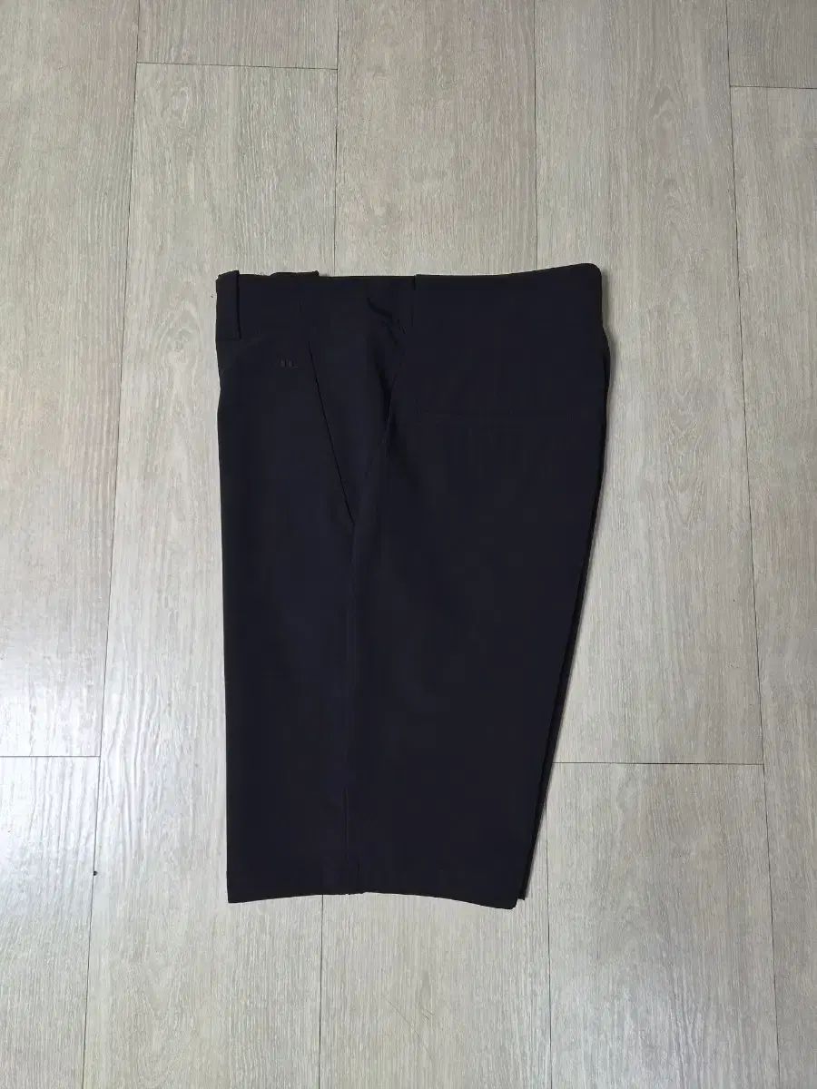 (ほぼ新品) J.LINDEBERG(J.リンドバーグ) メンズゴルフ ハーフパンツ (32)