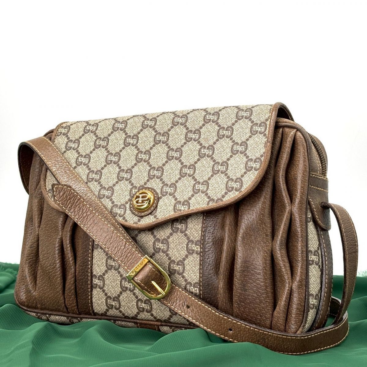 【静かに滲む余裕】　オールドグッチ　GUCCI Plus GGプラス ショルダーバッグ レザーコンビ ギャザーデザイン クロスボディ　ブラウン