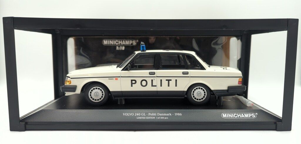Paul'sModelArt 1/18MINICHAMPS VOLVO 240 GL Politi Danmark 1986デンマーク警察パトカー