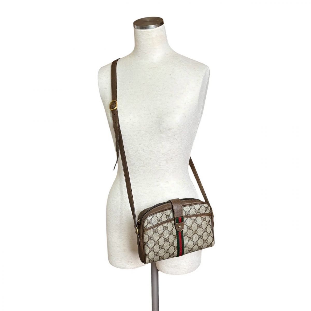 余裕は肩越しに滲む】 GUCCI ショルダーバッグ GGスプリーム シェリー