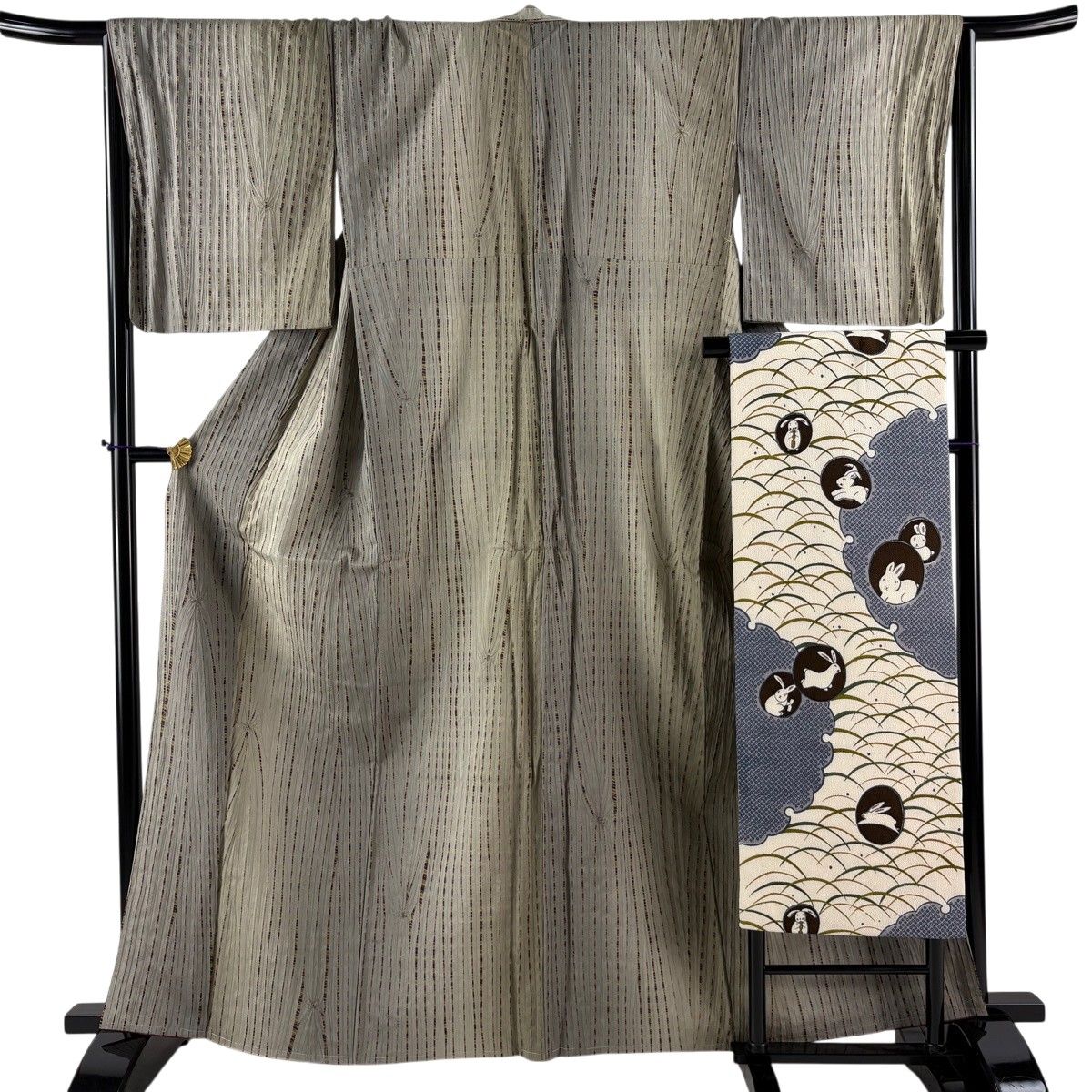 【美品】 小紋 身丈164cm 裄丈66.5cm M 袷 名古屋帯セット 紬地 縞 絞り 灰緑 正絹 秀品 【中古】