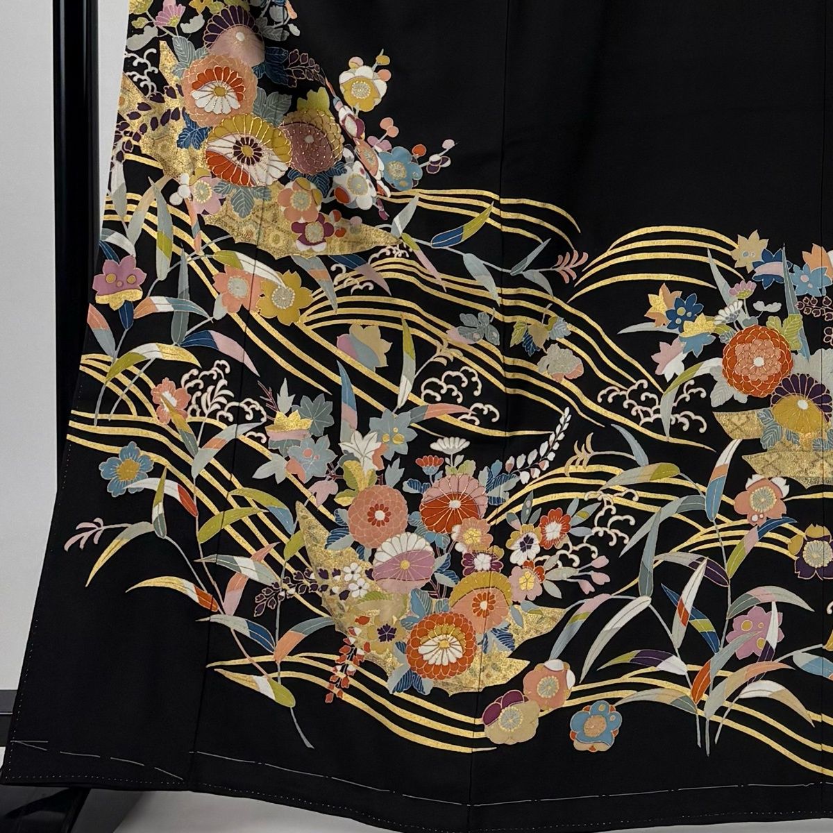 黒留袖 身丈165cm 裄丈66cm M 袷 草花 波 金糸 金彩 黒 正絹 名品 