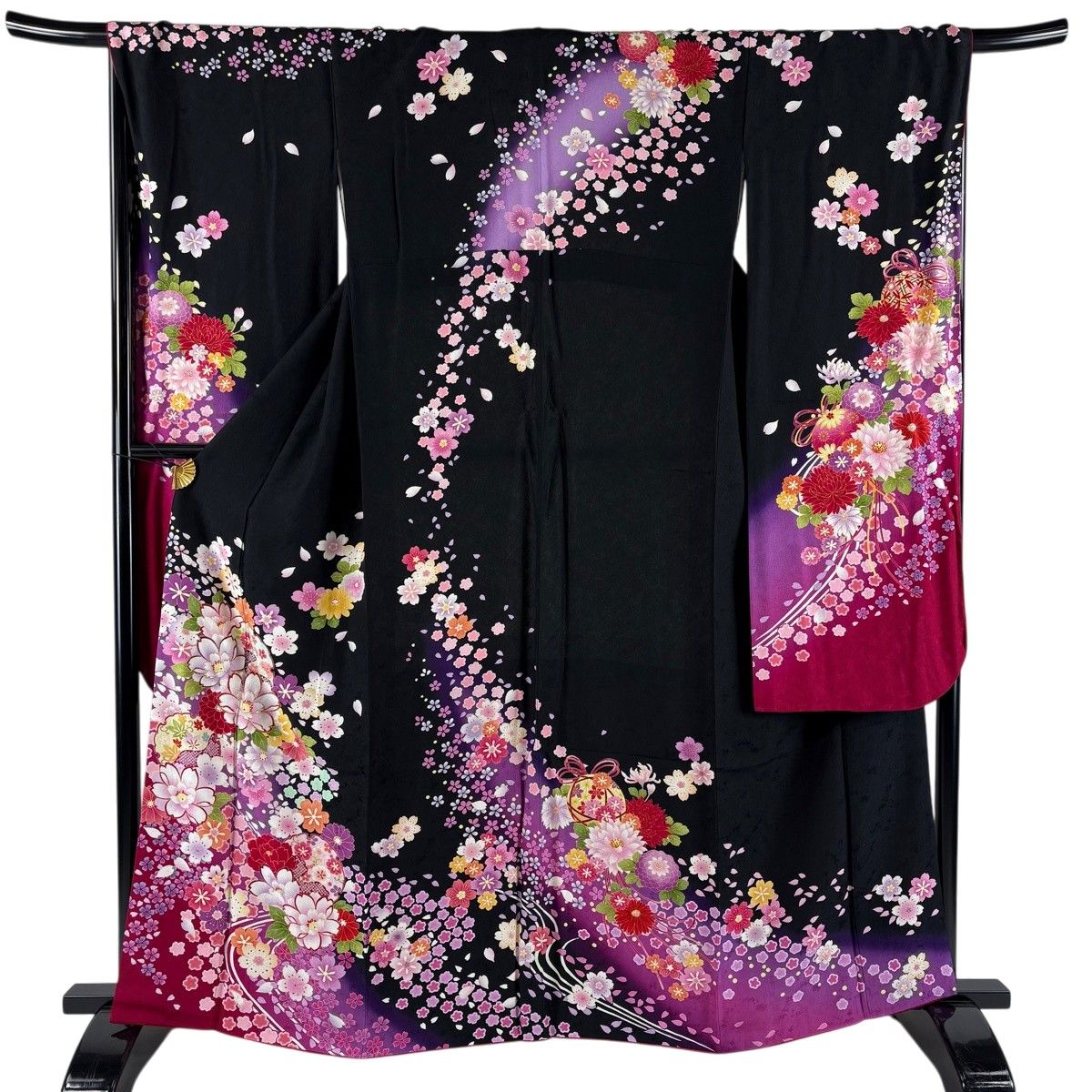 振袖 身丈163cm 裄丈68cm L 袷 草花 雪輪 箔 ぼかし 黒 正絹 名品 【中古】