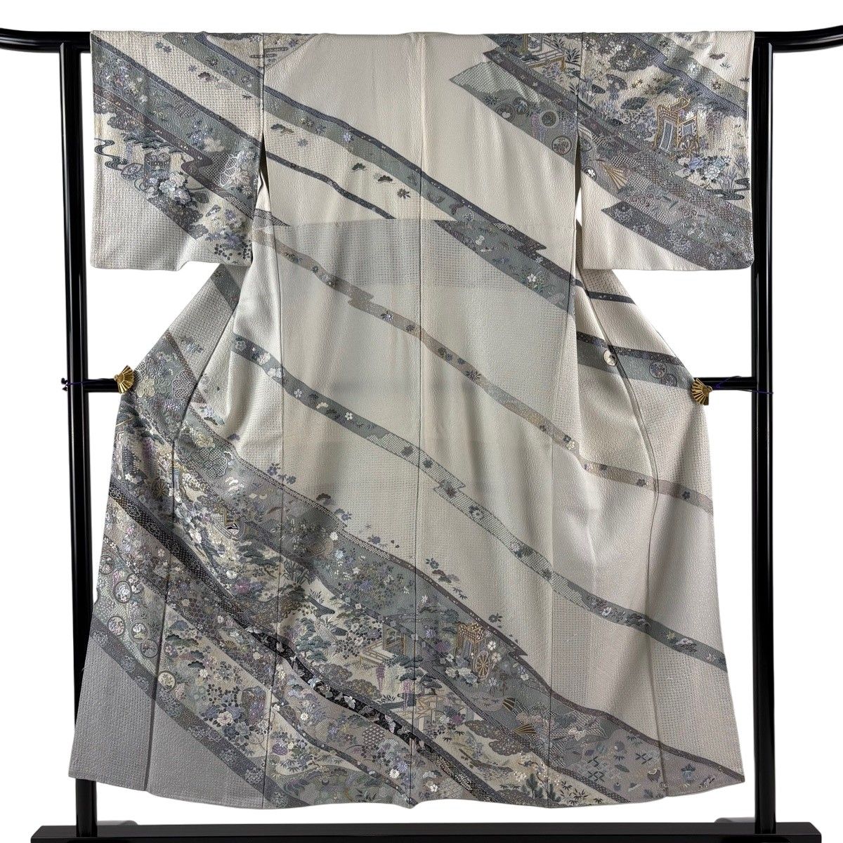 訪問着 身丈150cm 裄丈62.5cm S 袷 御所車 草花 金糸 刺繍 灰白 正絹 名品 【中古】