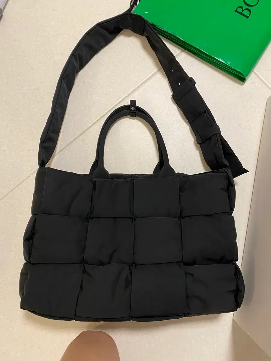 BOTTEGA VENETA ボッテガ・ヴェネタ パデッド ア ルコ large ブラック