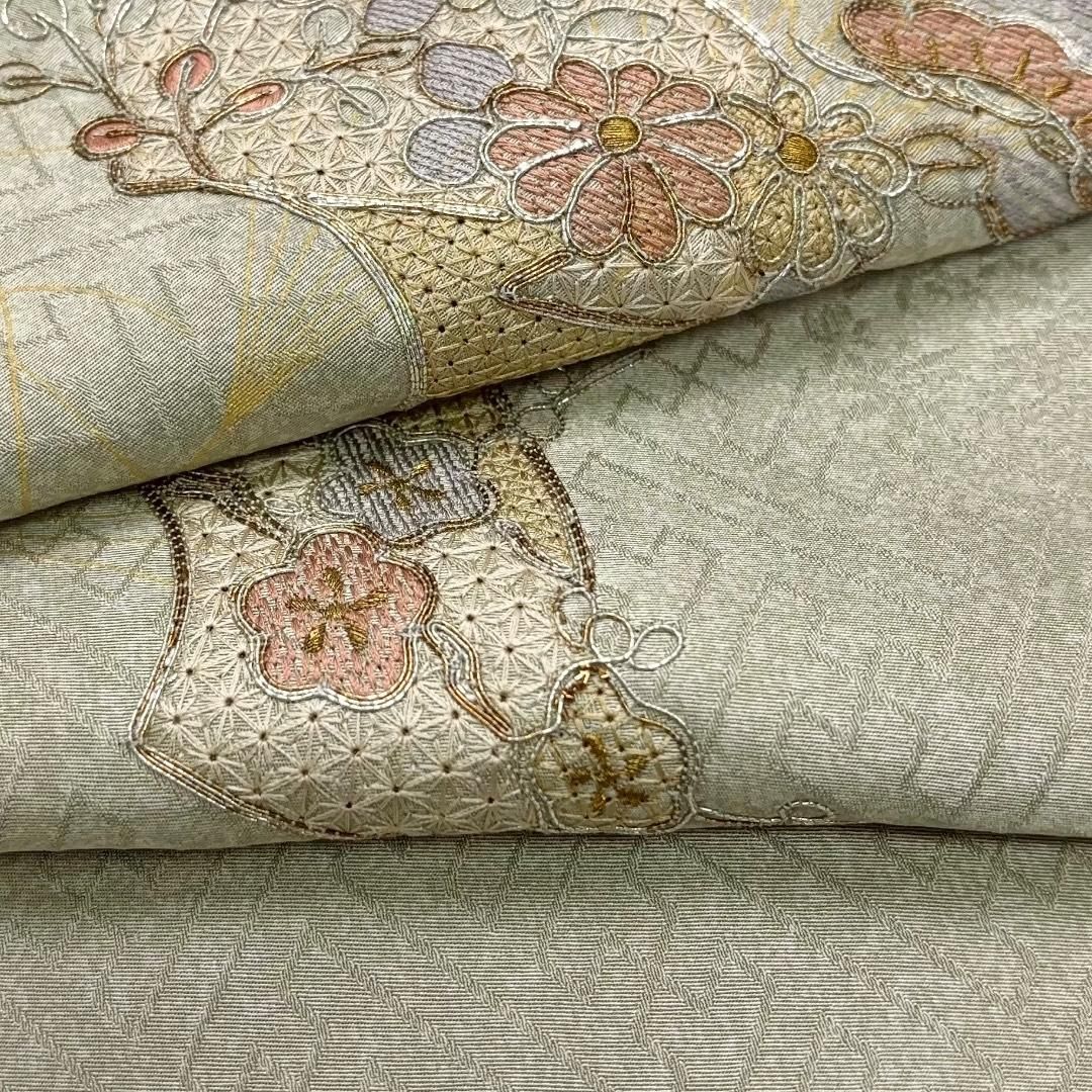 単衣 付下げ 刺繍柄 地紙に花模様 金駒刺繍 薄裏柳色 K-6008 - メルカリ