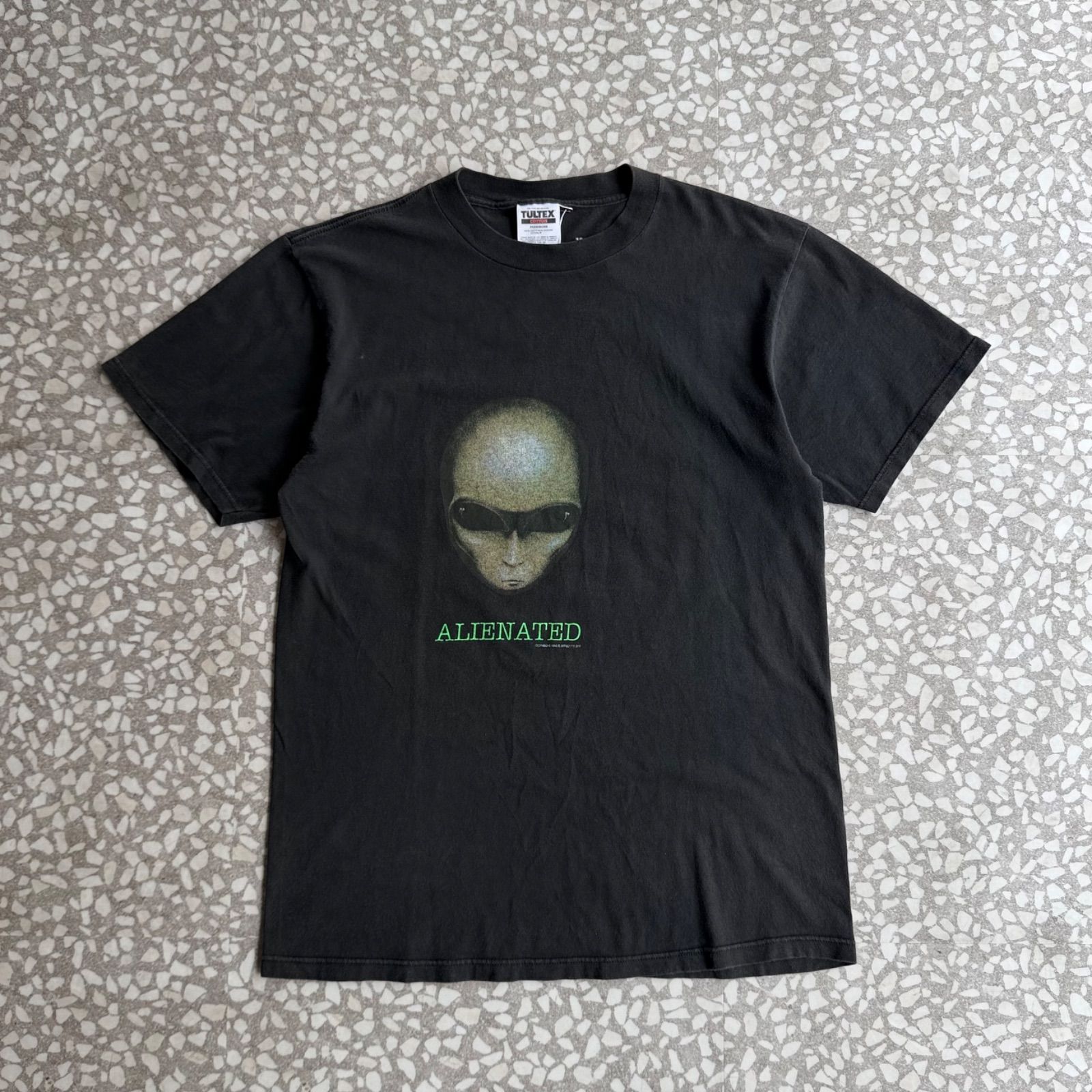 TULTEX / 90’s usa製 ALIENATED T-shirt size L タルテックス アメリカ製 エイリアンTシャツ フォト 顔 UFO ツラ抜群 sk8 TULTEX / 90’s usa製 ALIENATED T-shirt size L タルテックス アメリカ製 エイリアンTシャツ フォト 顔 UFO ツラ抜群 sk8