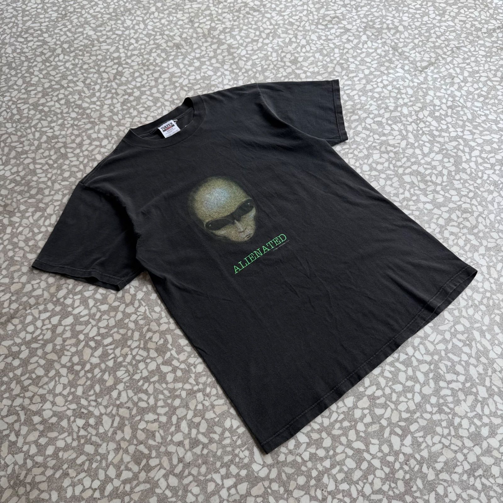 TULTEX / 90’s usa製 ALIENATED T-shirt size L タルテックス アメリカ製 エイリアンTシャツ フォト 顔 UFO ツラ抜群 sk8 TULTEX / 90’s usa製 ALIENATED T-shirt size L タルテックス アメリカ製 エイリアンTシャツ フォト 顔 UFO ツラ抜群 sk8