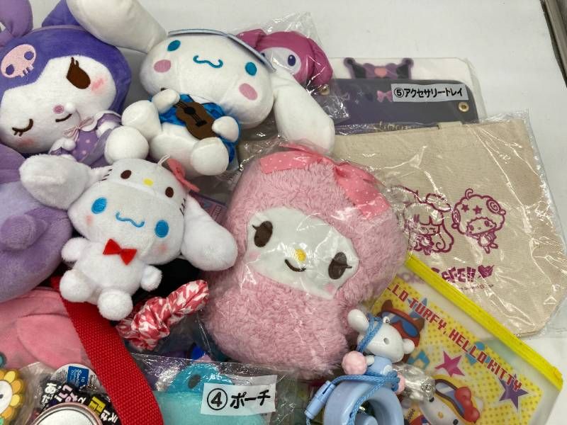 【大量まとめ】サンリオ グッズ ぬいぐるみ/缶バッジ/小物 他 ハローキティ マイメロ シナモロール クロミ 【大量まとめ】サンリオ グッズ ぬいぐるみ/缶バッジ/小物 他 ハローキティ マイメロ シナモロール クロミ