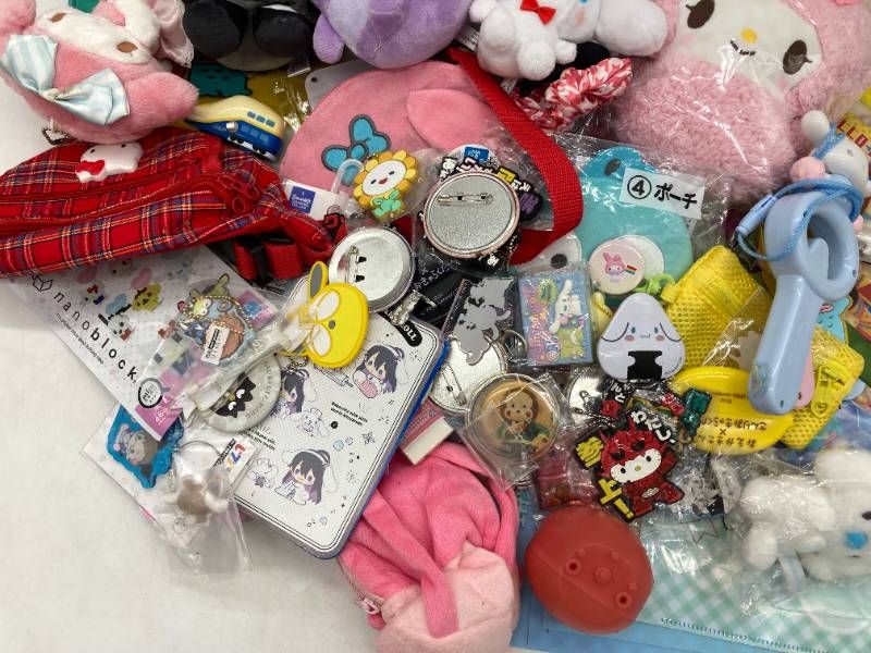 【大量まとめ】サンリオ グッズ ぬいぐるみ/缶バッジ/小物 他 ハローキティ マイメロ シナモロール クロミ 【大量まとめ】サンリオ グッズ ぬいぐるみ/缶バッジ/小物 他 ハローキティ マイメロ シナモロール クロミ