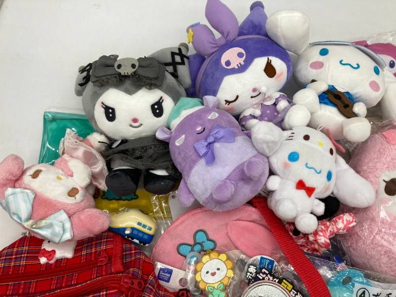 【大量まとめ】サンリオ グッズ ぬいぐるみ/缶バッジ/小物 他 ハローキティ マイメロ シナモロール クロミ 【大量まとめ】サンリオ グッズ ぬいぐるみ/缶バッジ/小物 他 ハローキティ マイメロ シナモロール クロミ
