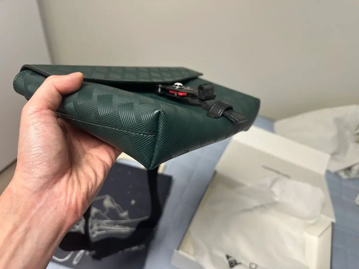 モンブラン エクストリーム 3 0 エンベロープ クロスバック MB130247 モンブラン エクストリーム 3 0 エンベロープ クロスバック MB130247