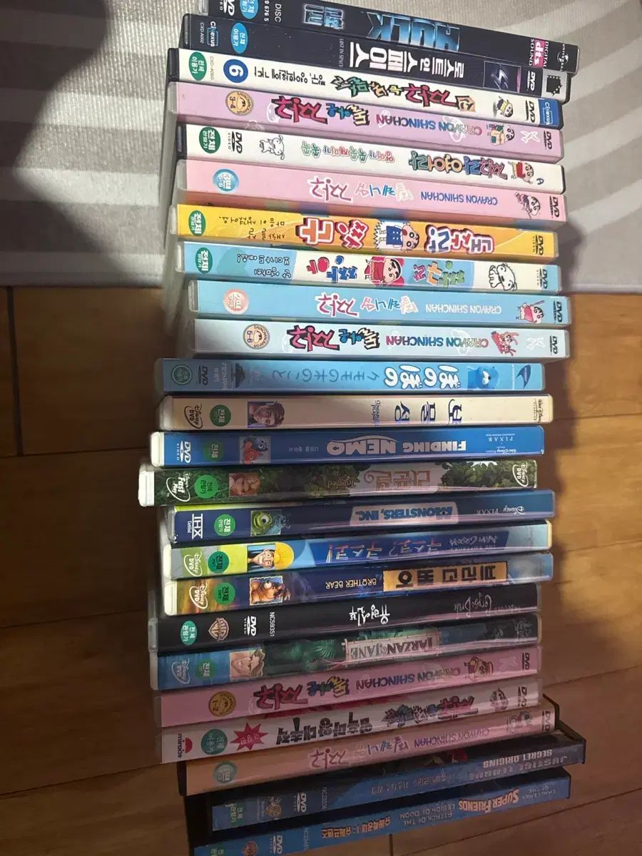 クレヨンしんちゃん/ディズニー DVD 集め (ニモ モンスター ターザン など