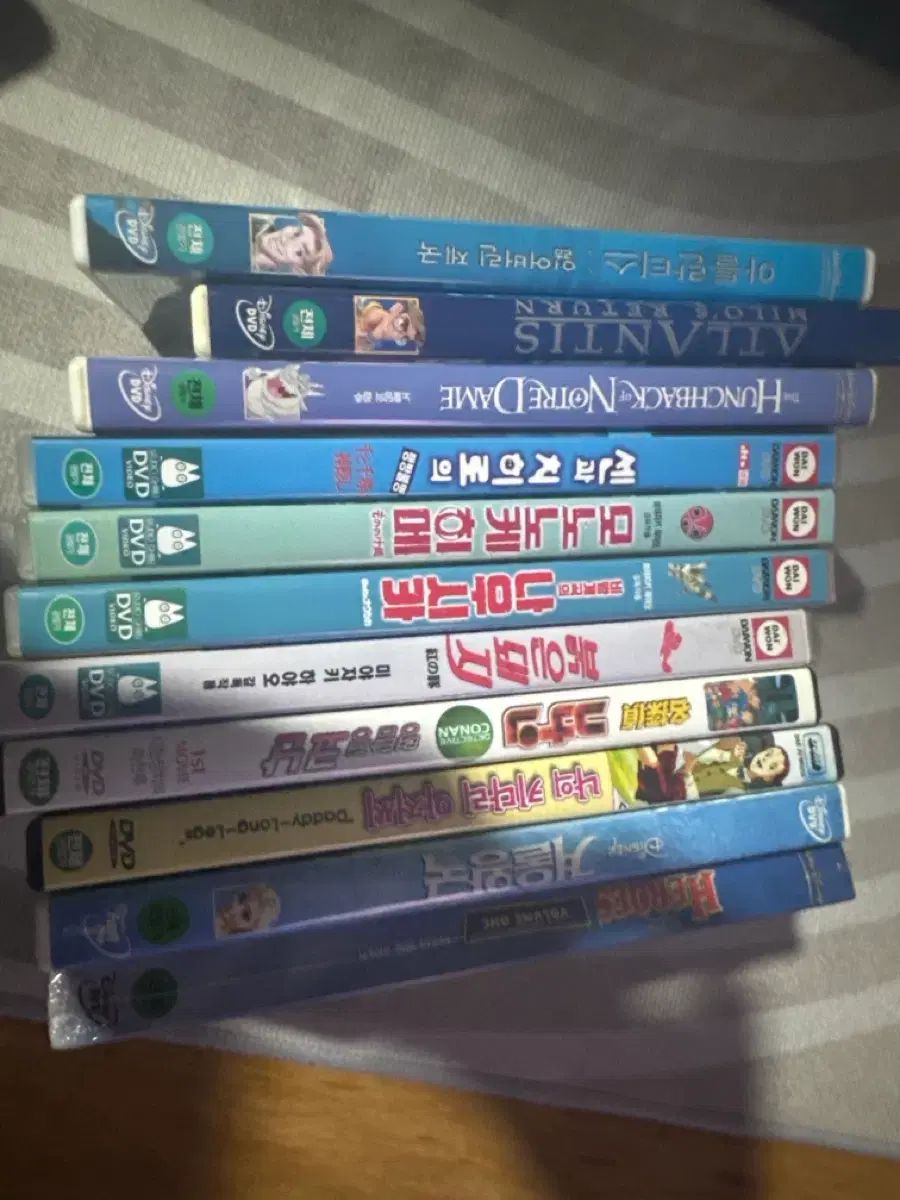 クレヨンしんちゃん/ディズニー DVD 集め (ニモ モンスター ターザン など クレヨンしんちゃん/ディズニー DVD 集め (ニモ モンスター ターザン など