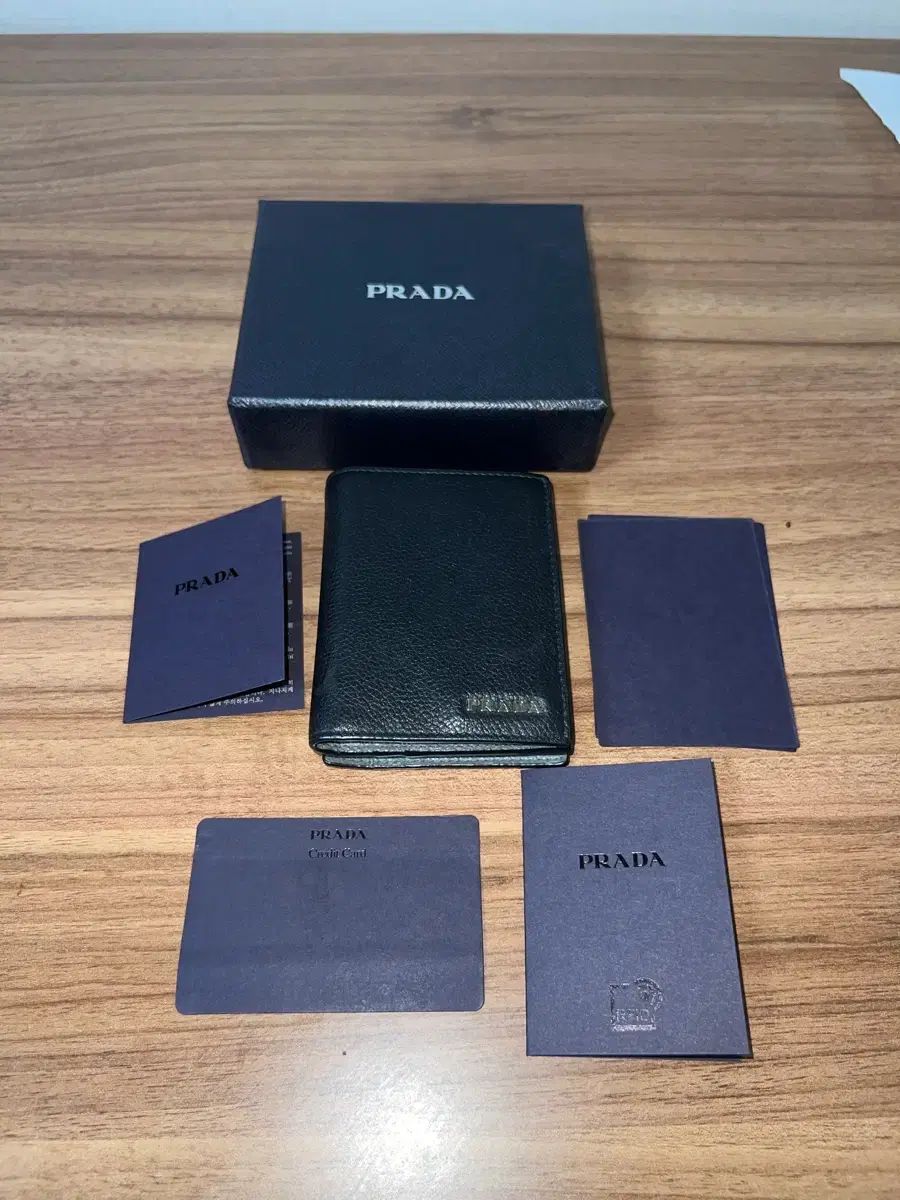 正規品 PRADA プラダ サフィアーノ 二つ折り財布 ブラック
