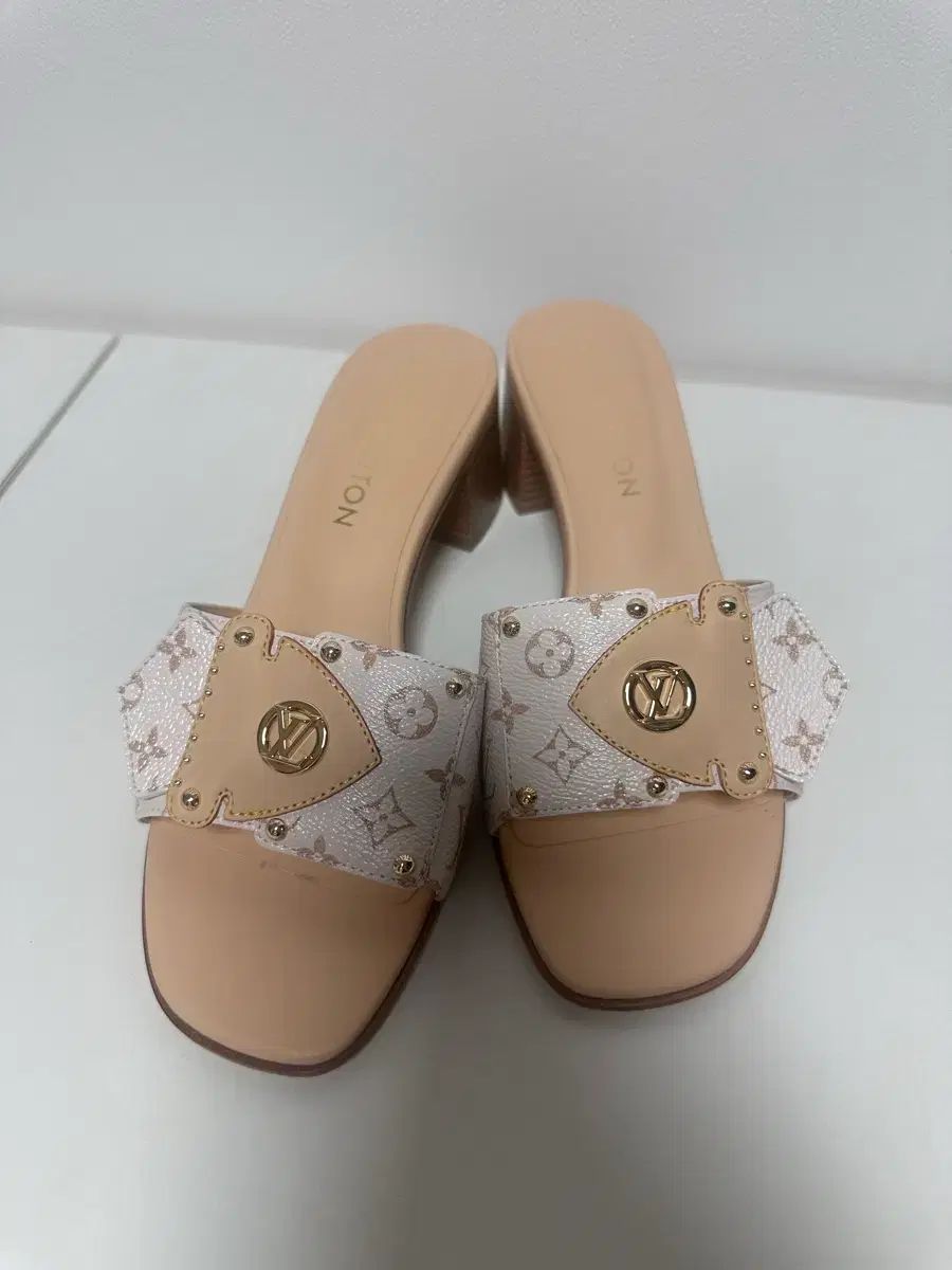 Louis Vuitton モノグラム ミュール スリッパ