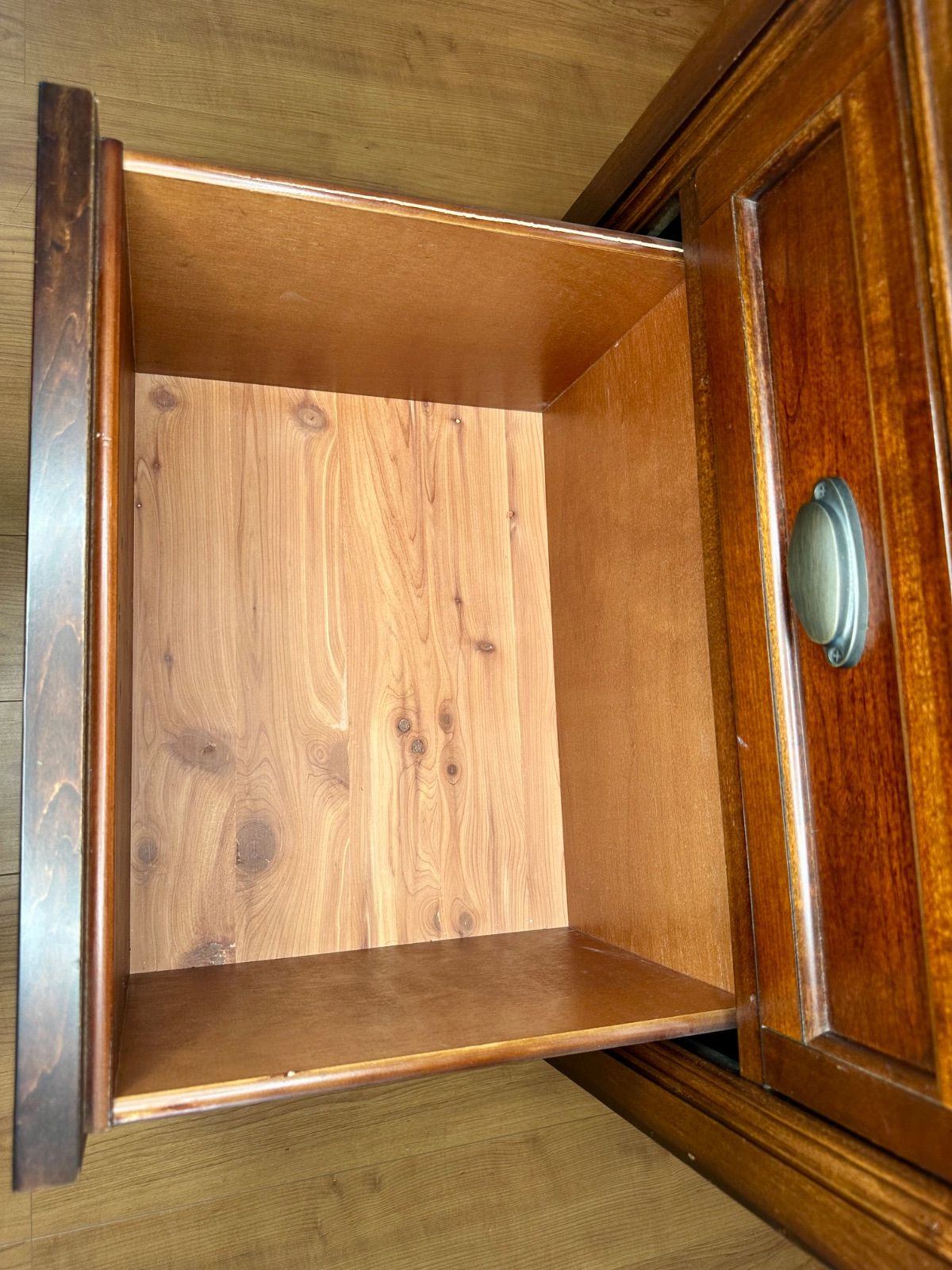 送料無料】Universal Furniture Lulea Cove ナイトテーブル