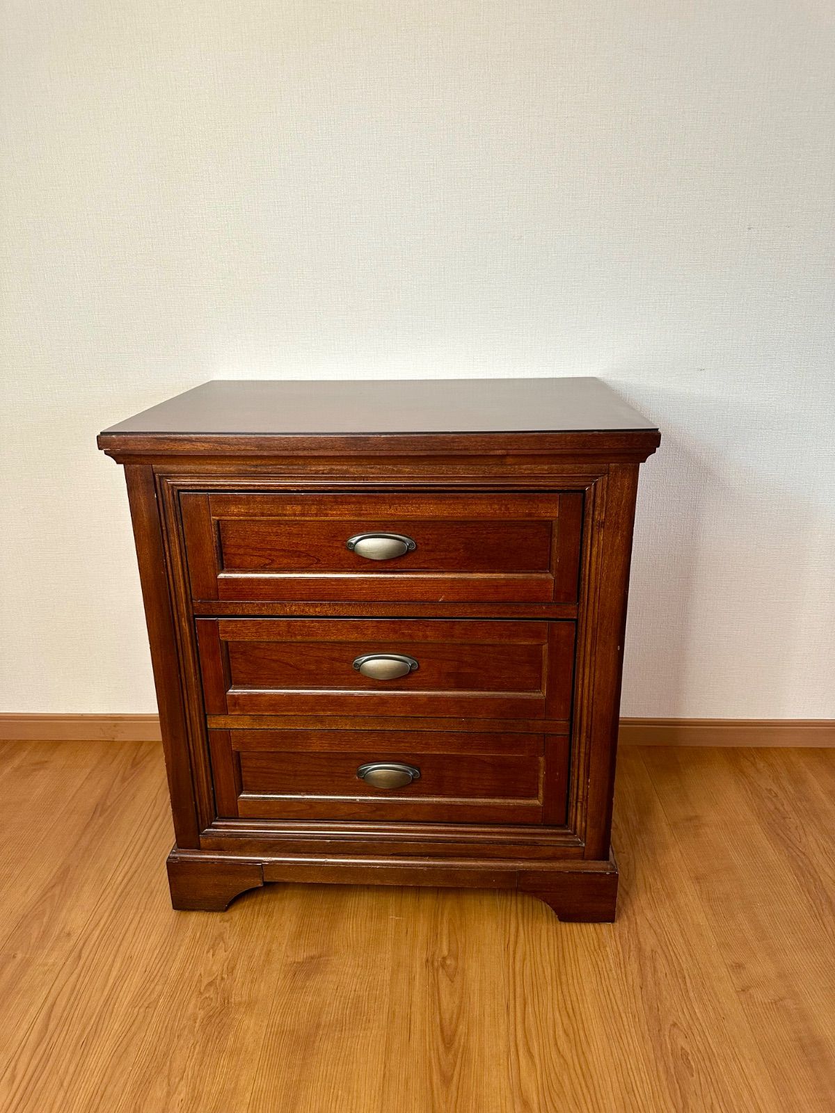 Universal Furniture Lulea Cove ナイトテーブル