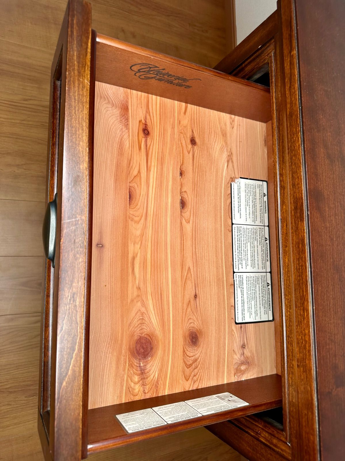Universal Furniture Lulea Cove ナイトテーブル Modern Cove Drawer