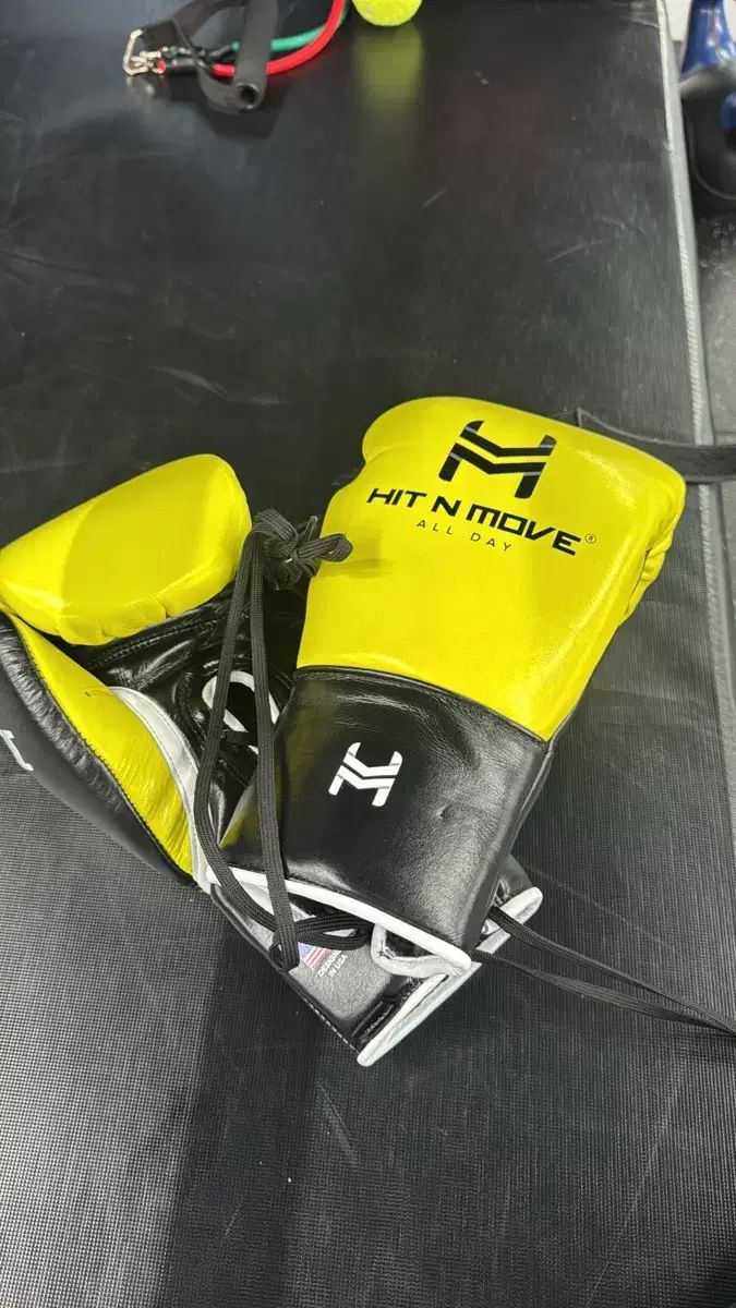 ヒットアンドムーブ 14oz グローブ HIT AND MOVE