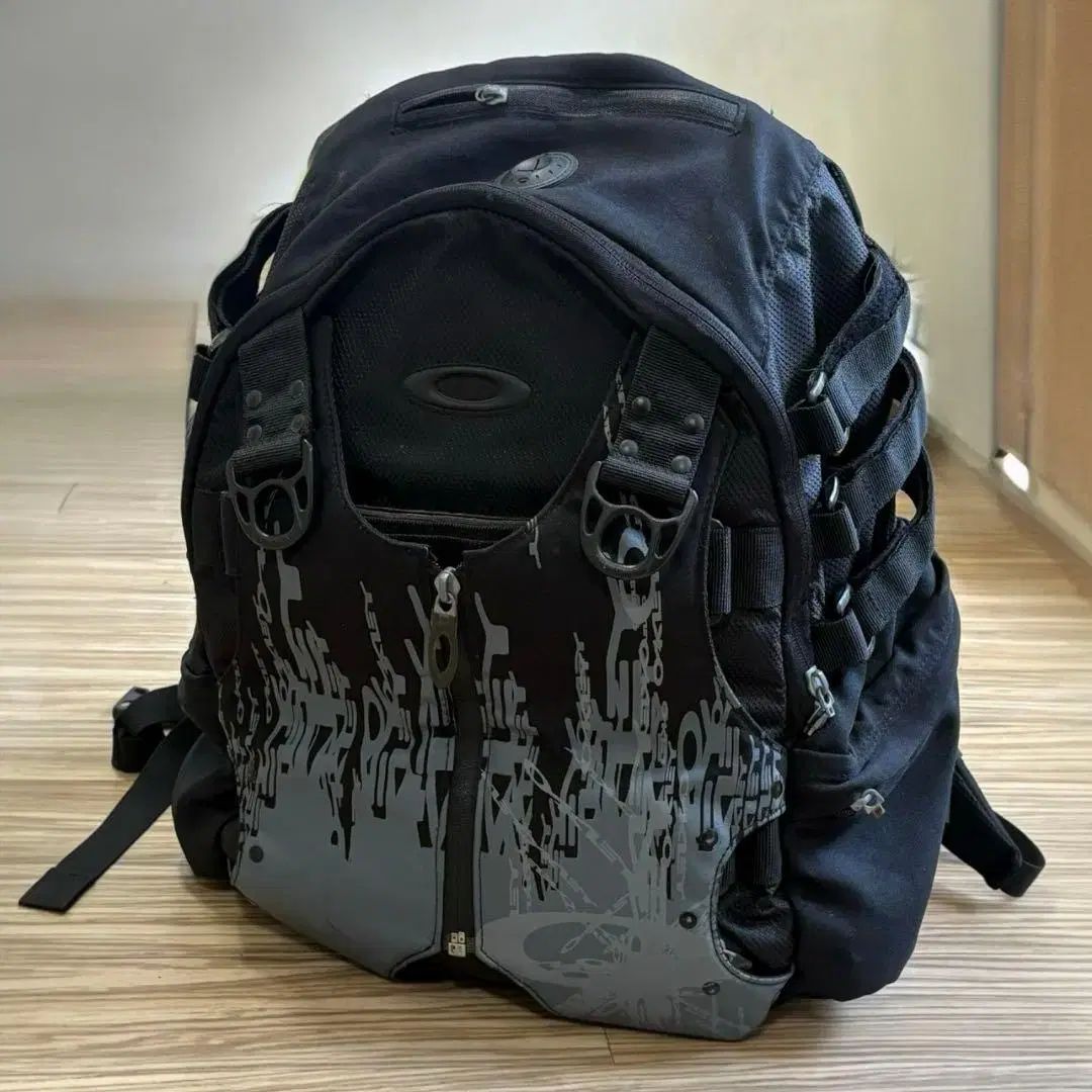オークリー AP バックパック オールブラック