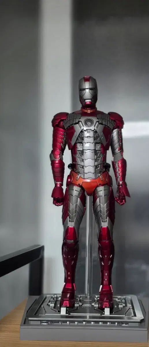 ホットトイズの「アイアンマン マーク 5
