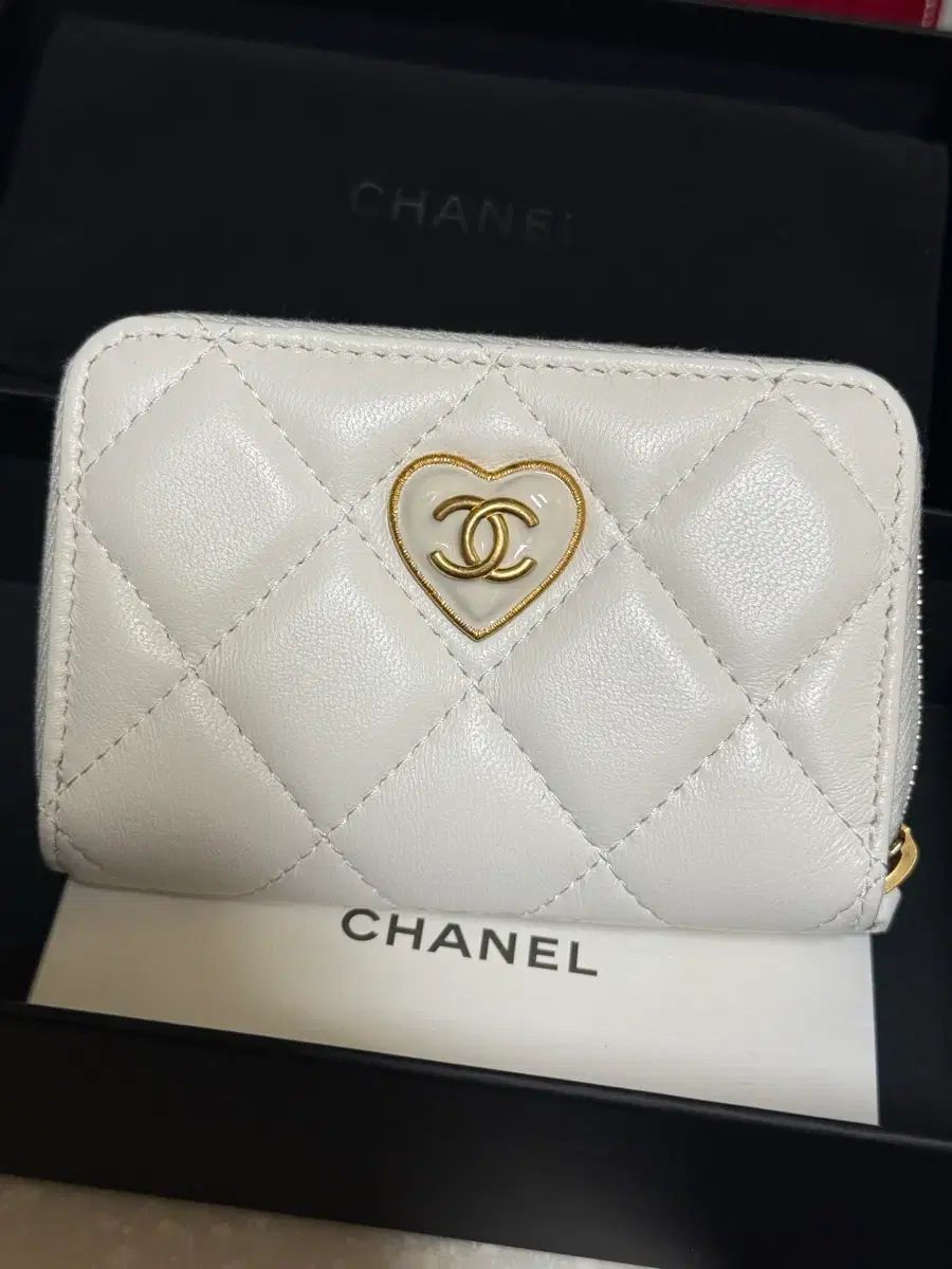 新品) CHANEL シャネル 白 ハート ゴールド コインケース 104,095円