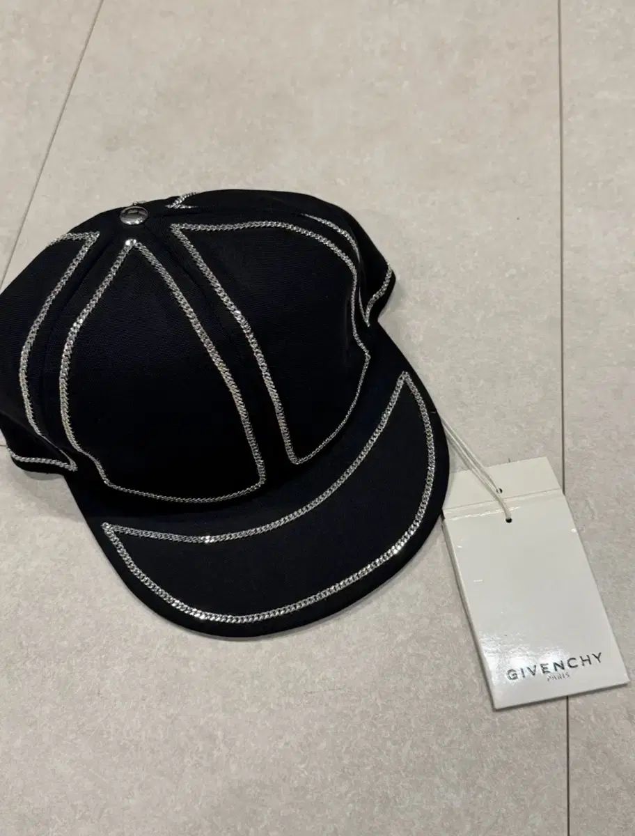 ジバンシィ(Givenchy) チェーン ディテール ベースボール キャップ ブラック (新品)