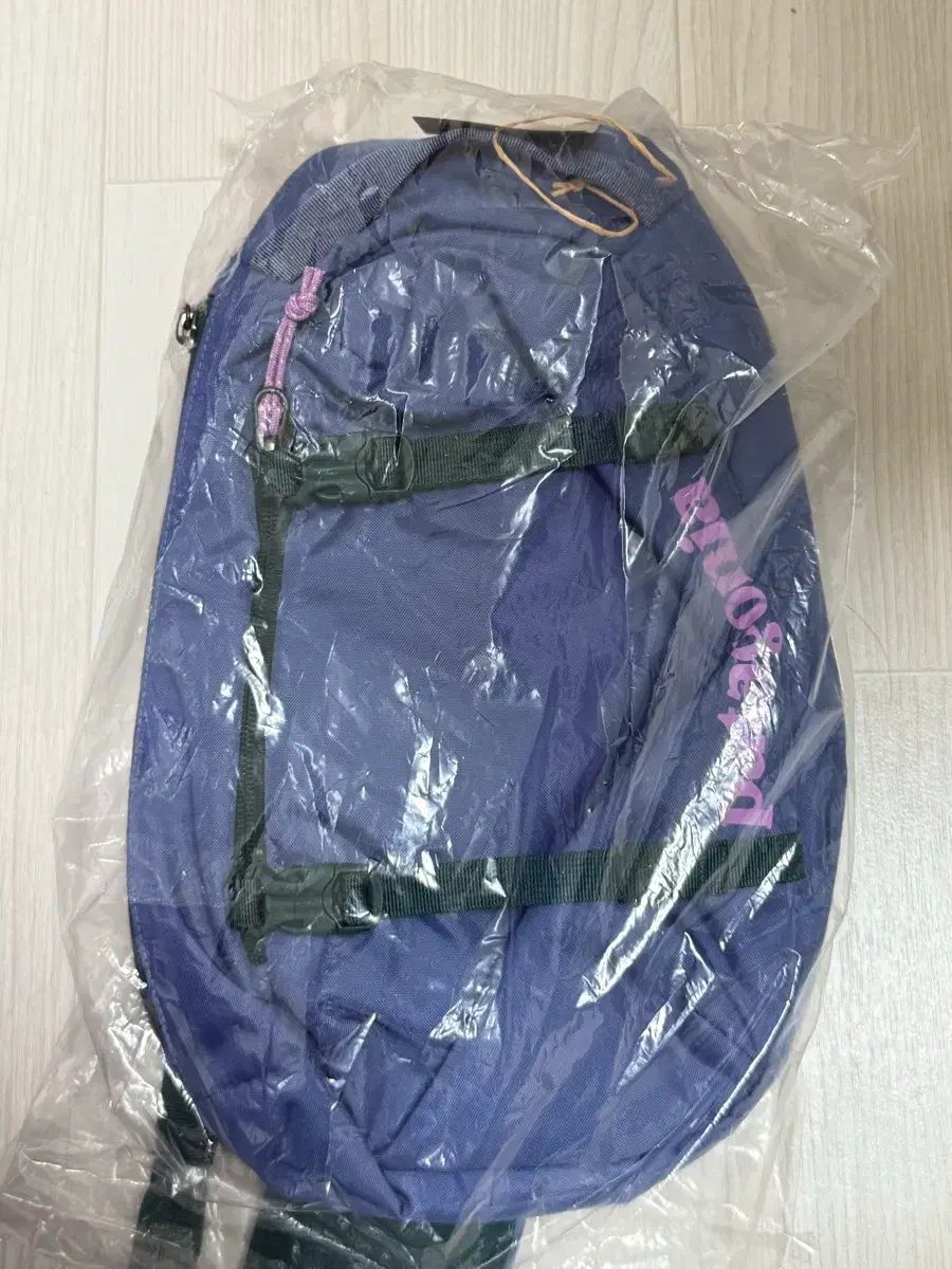 パタゴニア アトム スリングバック 8L 新品