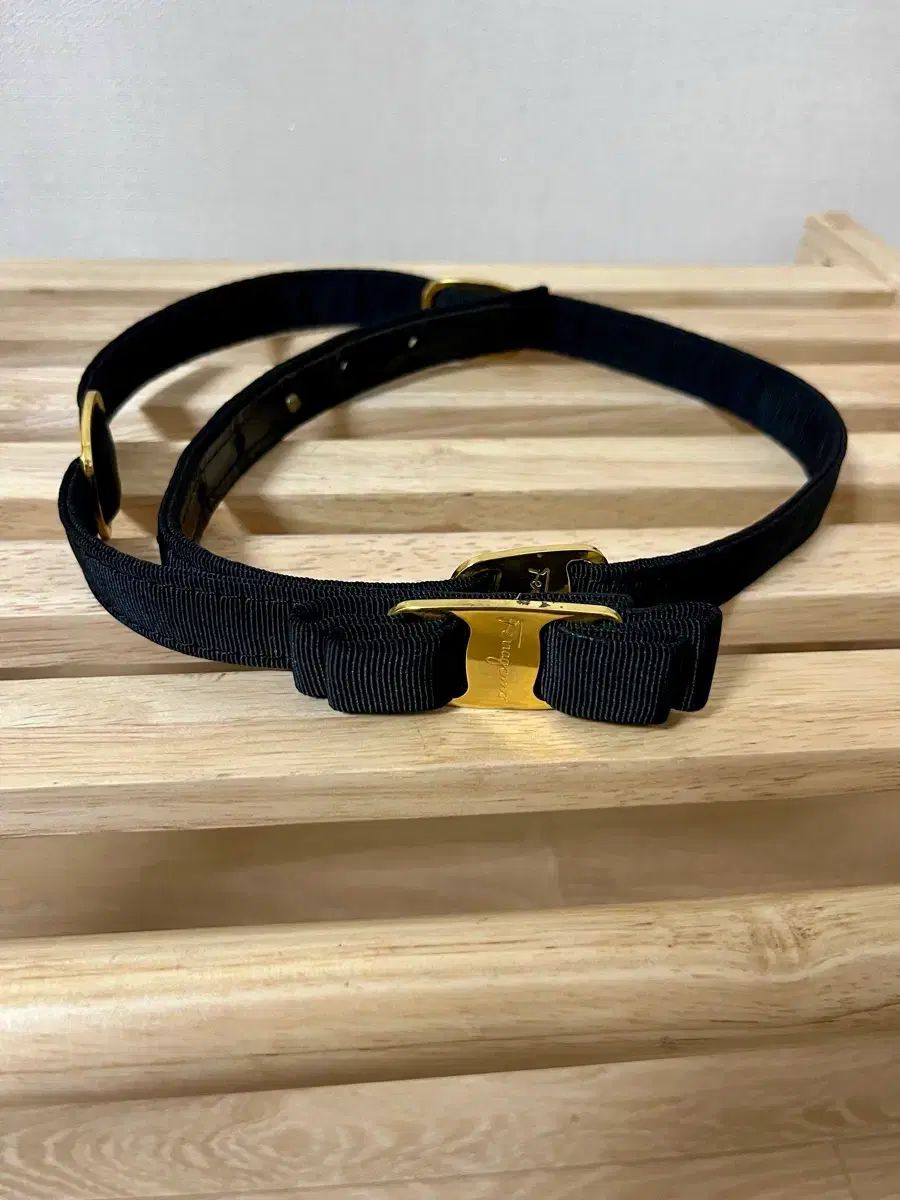 フェラガモ リー ベル​ト ブラック ゴールド 正規品