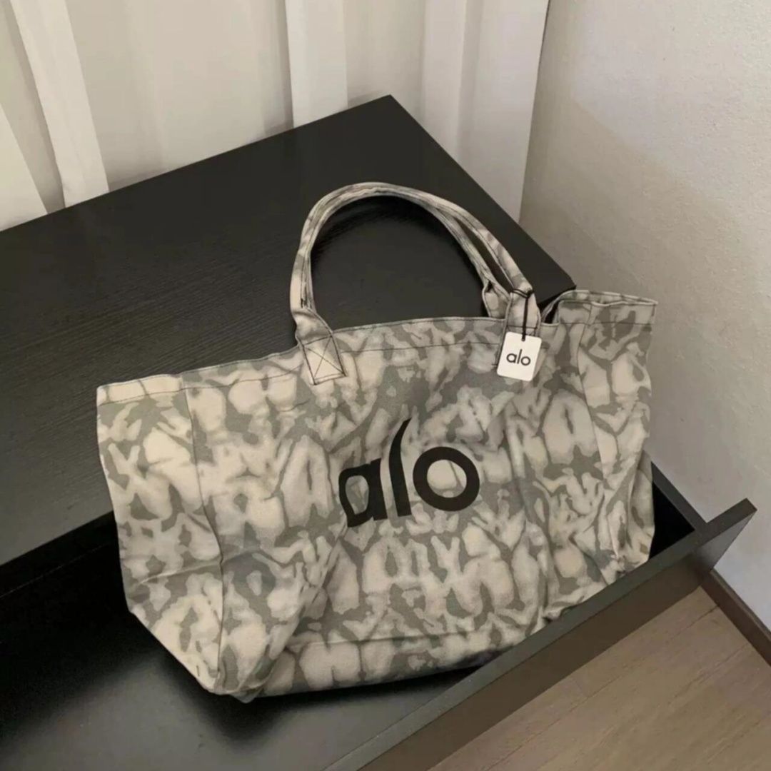 新品・未使用☆alo yogaトートバッグ 新品未使用 アローヨガ ALO Yoga トートバッグ グレー トートバッグ