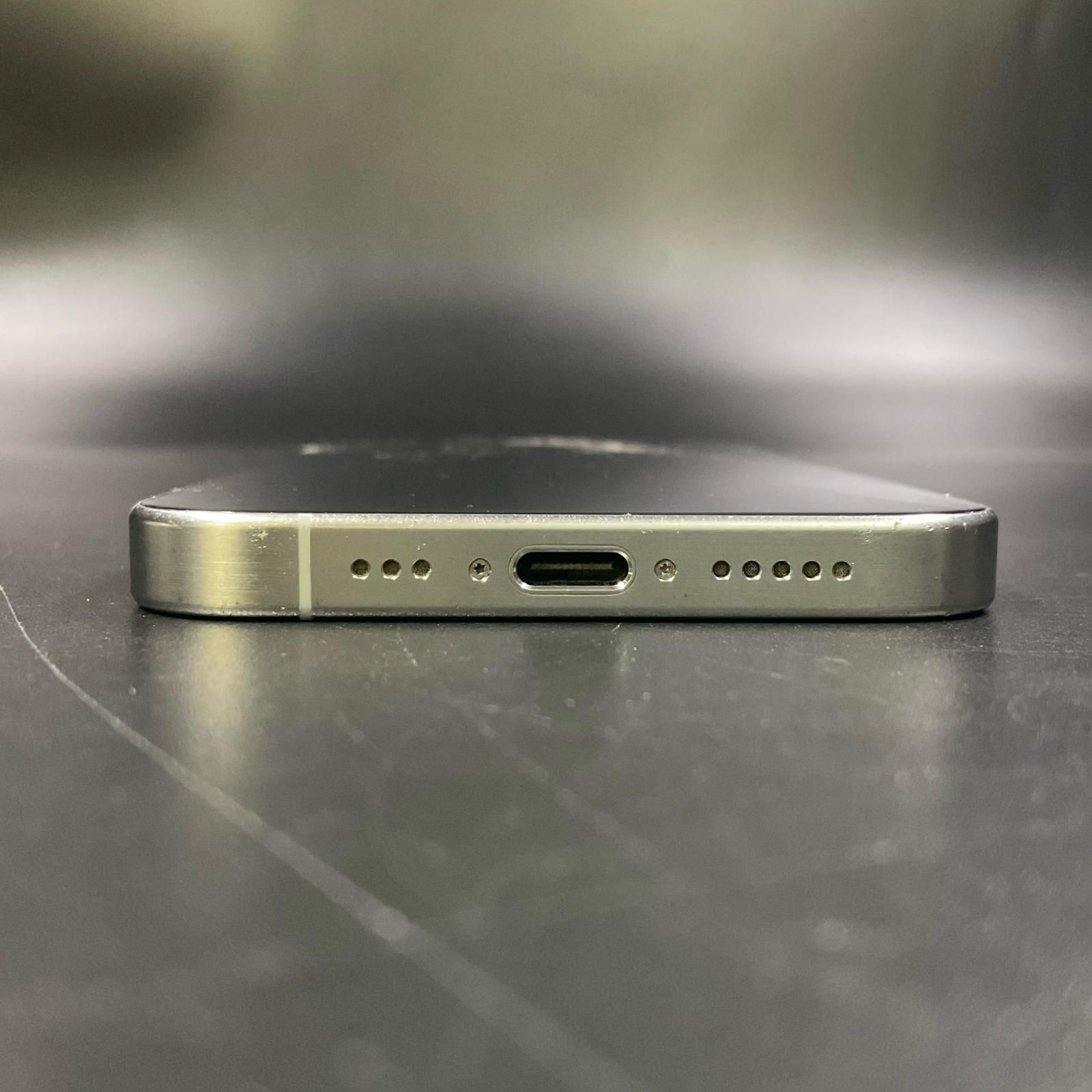 iPhone 15 Pro 256GB ホワイト SIMフリー【難有】 - メルカリ