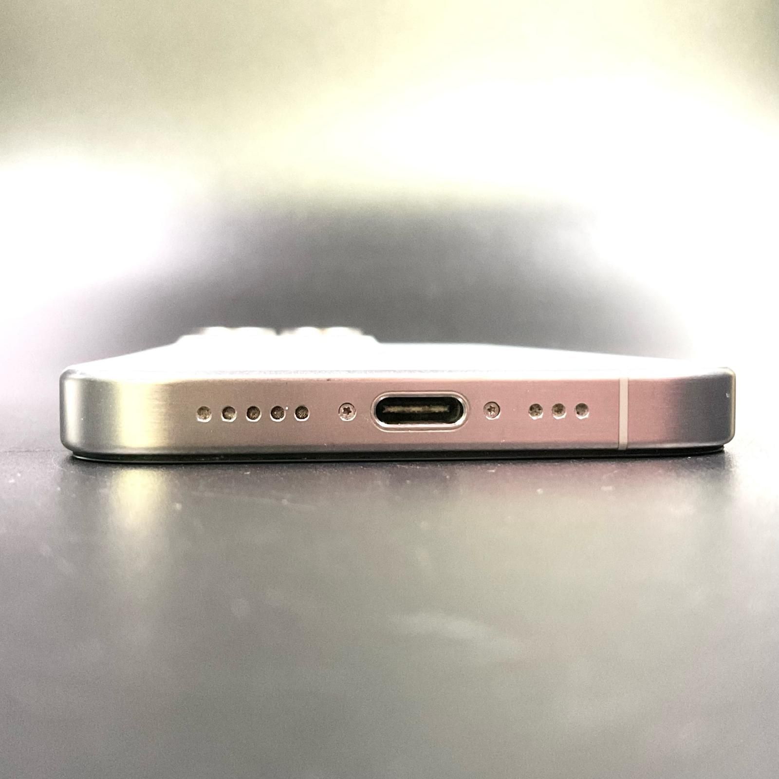 iPhone 15 Pro 128GB 白 Titanium SIMフリー 難有 - メルカリ